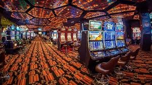 Penggemar sepak bola menikmati acara live streaming dan taruhan dengan americatoto